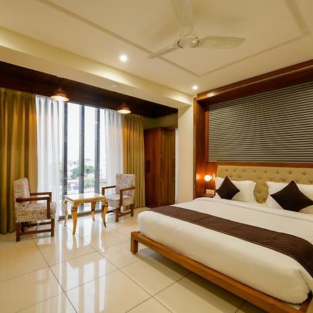 The Shivalik Hotel Bhubaneswar Exterior photo